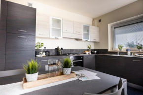 A&G Apartment Aosta - Elegante Casa 100 mq su due piani con Wi-Fi-giardino-parcheggio